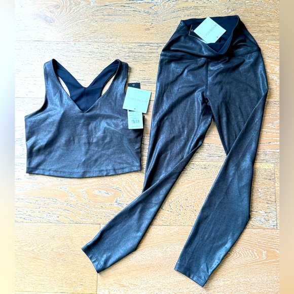 Beyond yoga dark grey Shiny Black workout Set size small/medium NWT - Picture 1 of 10